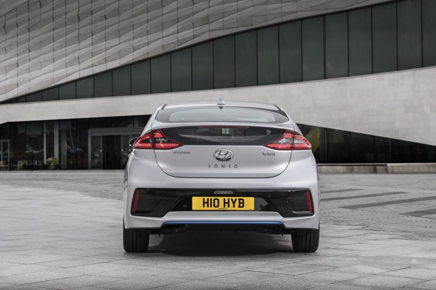  Hyundai IONIQ hybrid 2016 года  (UK) (фото 30 из 32)